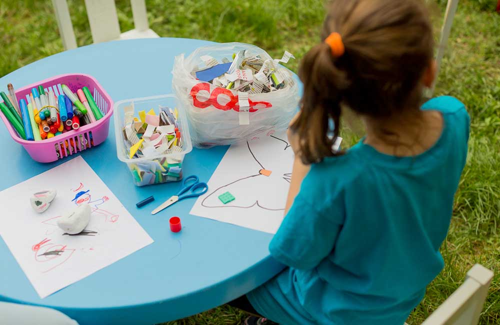 La Cooperativa "Sei da me” offre dal 2006 il servizio Tagesmutter alle famiglie che hanno bisogno di un servizio di cura ed educazione domiciliare che pone al centro il bambino e la famiglia.