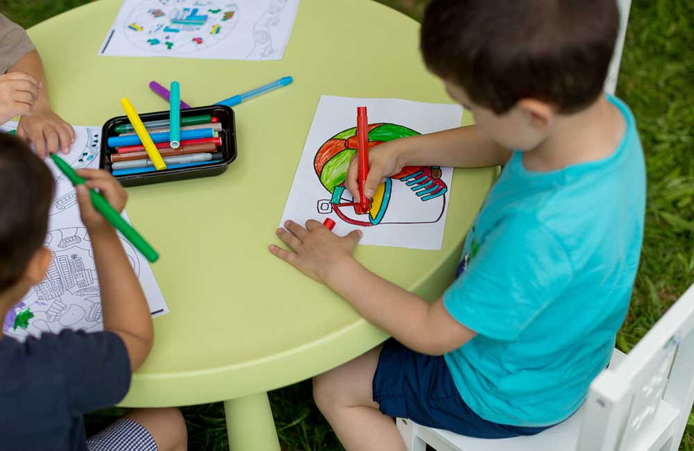 La Cooperativa "Sei da me” offre dal 2006 il servizio Tagesmutter alle famiglie che hanno bisogno di un servizio di cura ed educazione domiciliare che pone al centro il bambino e la famiglia.