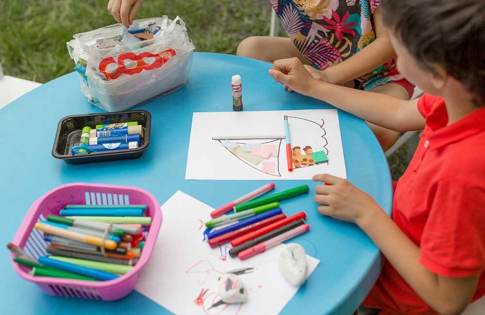 La Cooperativa "Sei da me” offre dal 2006 il servizio Tagesmutter alle famiglie che hanno bisogno di un servizio di cura ed educazione domiciliare che pone al centro il bambino e la famiglia.