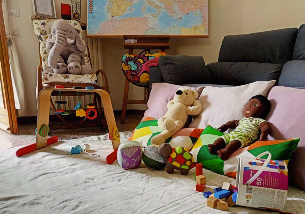 La Cooperativa "Sei da me” offre dal 2006 il servizio Tagesmutter alle famiglie che hanno bisogno di un servizio di cura ed educazione domiciliare che pone al centro il bambino e la famiglia.